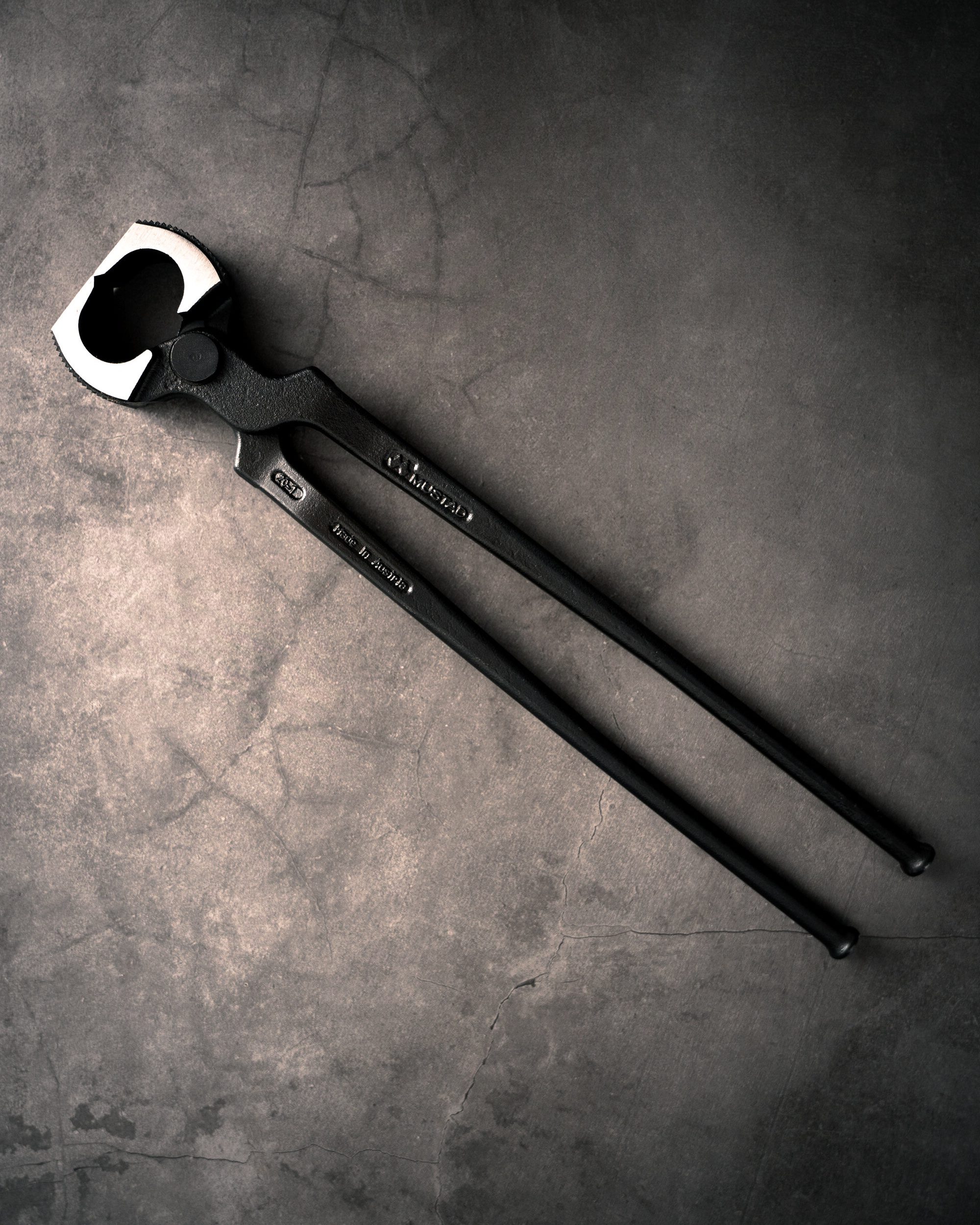 Herramienta TENAZA REMOVEDORA DE HERRADURAS MUSTAD