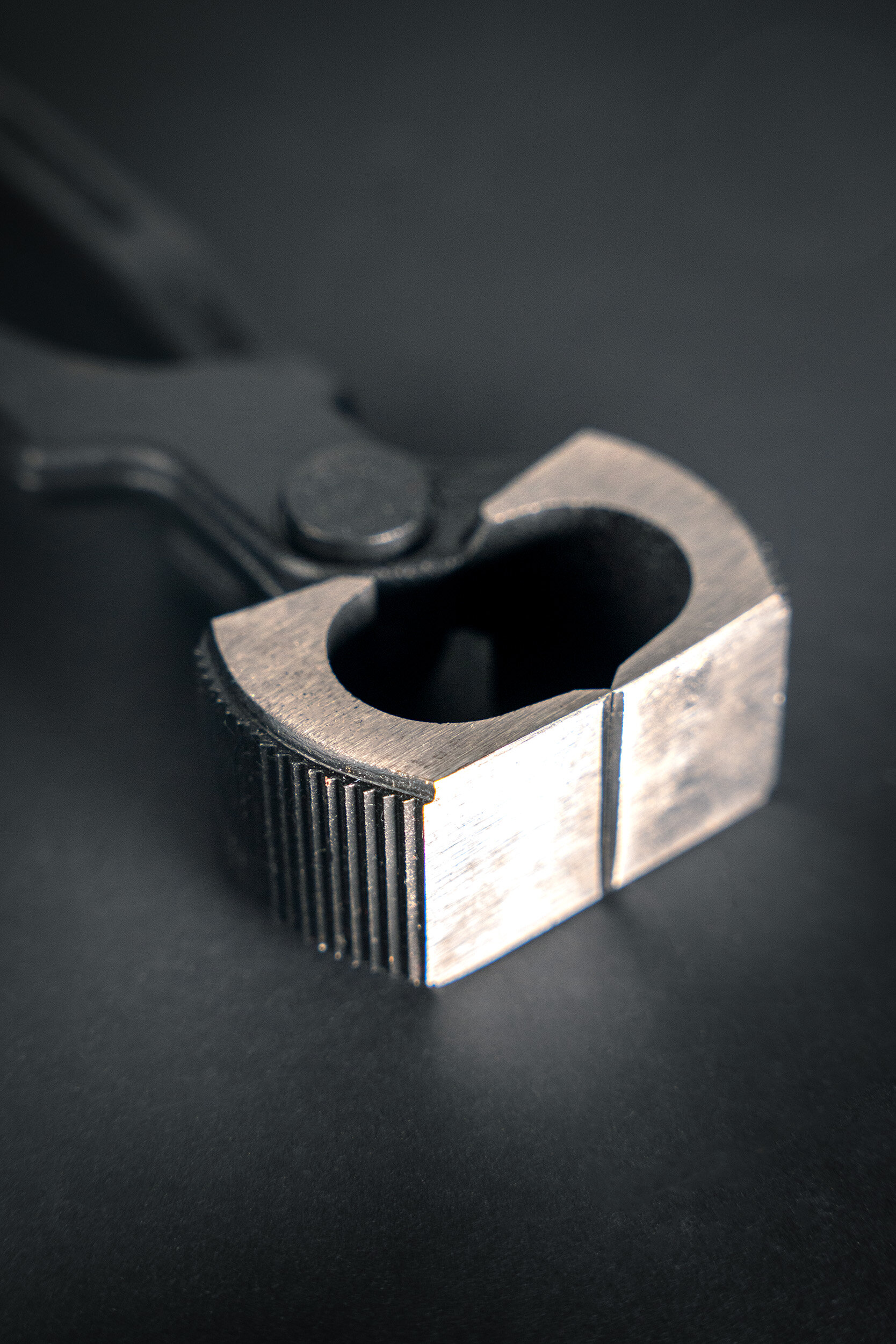 Herramienta TENAZA REMOVEDORA DE HERRADURAS MUSTAD